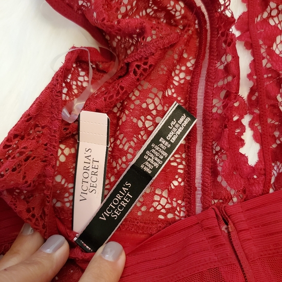 One Day Only Sale! NWT VS red lace garter slip lingerie - Picture 15 of 16